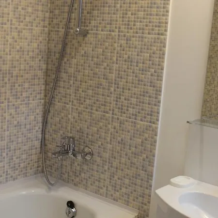 Three-bedroom On Peldu 19 *