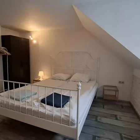 Three-bedroom On Peldu 19 *