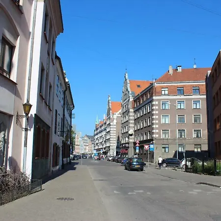 Apartment Three-bedroom On Peldu 19