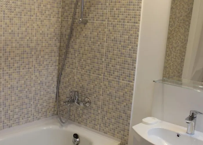 Three-bedroom On Peldu 19 *