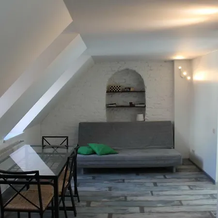 Three-bedroom On Peldu 19 *